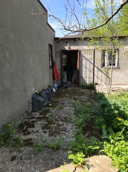 Casă individuală cu 4 camere cu Canalizare în Est