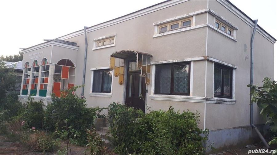 Casă cu 6 camere cu Teren 1000 Mp în Putineiu
