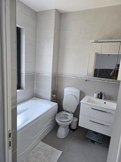 Apartament cu 3 camere, mobilat în Băneasa
