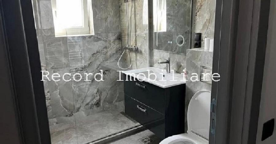 Apartament cu 3 camere decomandat în Florești