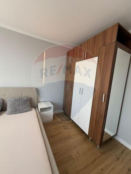 Apartament cu 3 camere decomandat, mobilat în Central