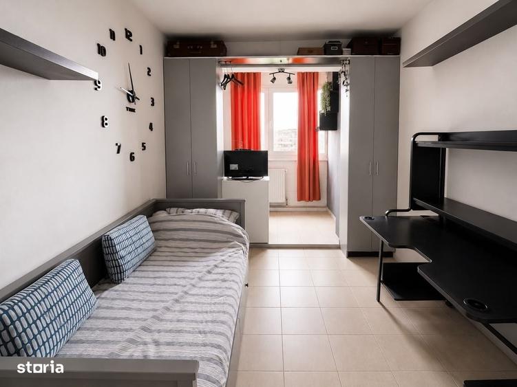 Apartament cu 4 camere semidecomandat în Berceni