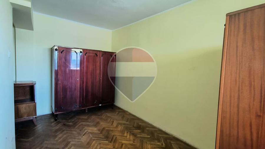 Apartament cu 3 camere decomandat în Micro 13