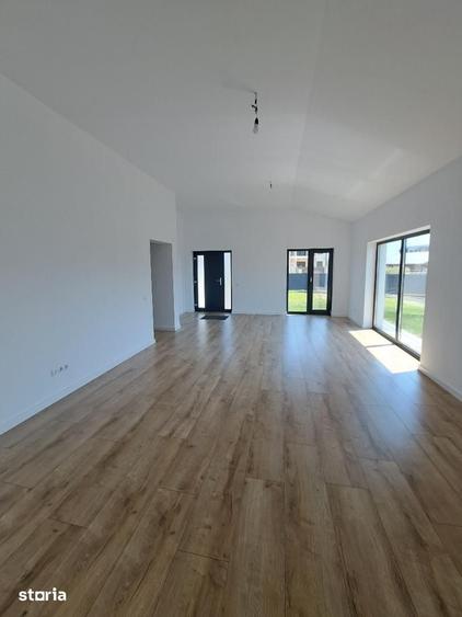 Casă cu 3 camere cu Teren 474 Mp în Cetate