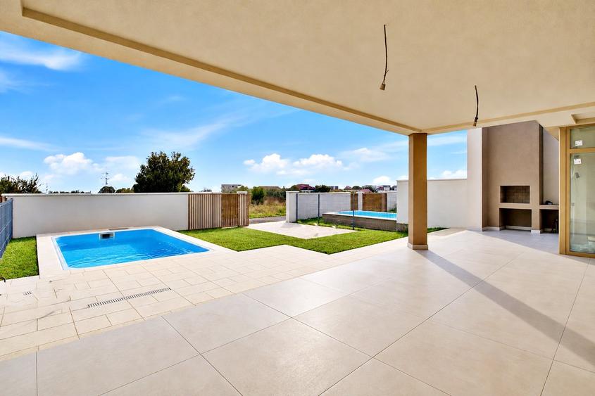 Casă cu 4 camere cu Piscina în Agigea