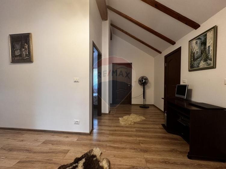 Casă individuală cu 5 camere cu Teren 1600 Mp în Sascut