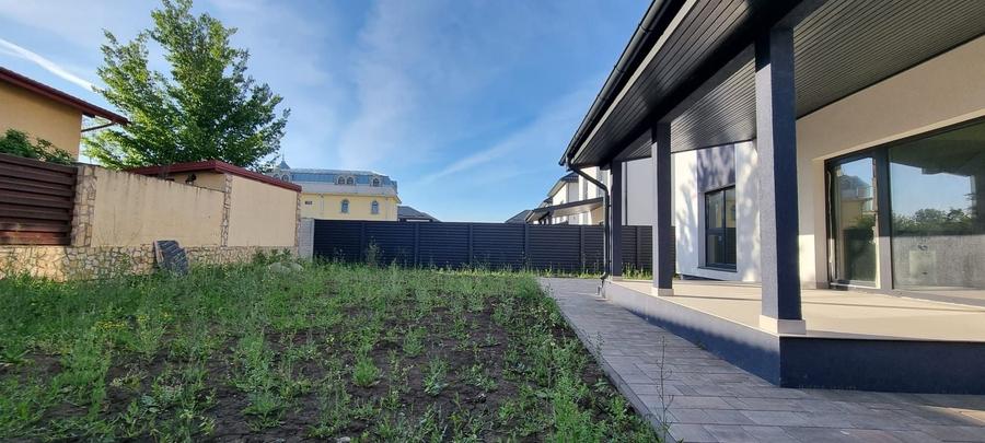 Casă individuală cu 5 camere cu Canalizare în Ultracentral