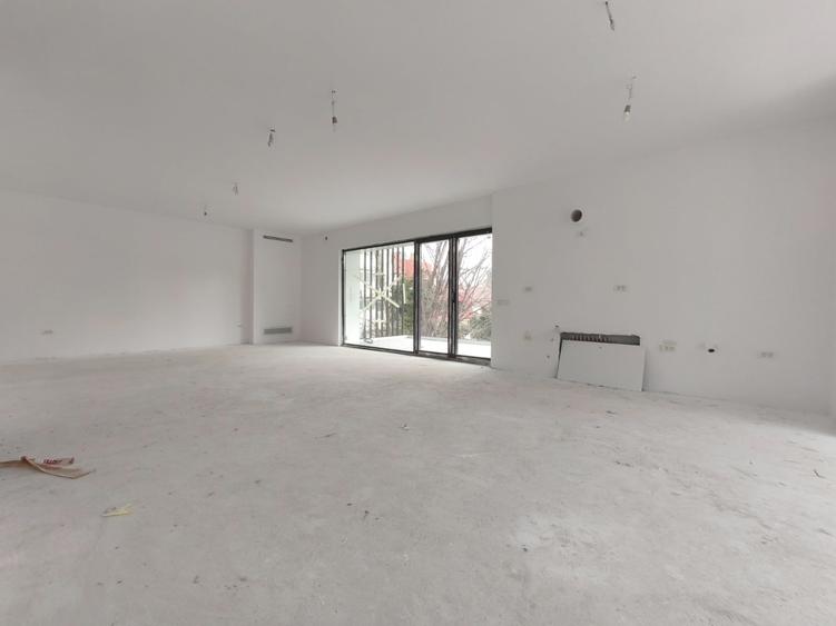 Apartament cu 4 camere decomandat în Herăstrău