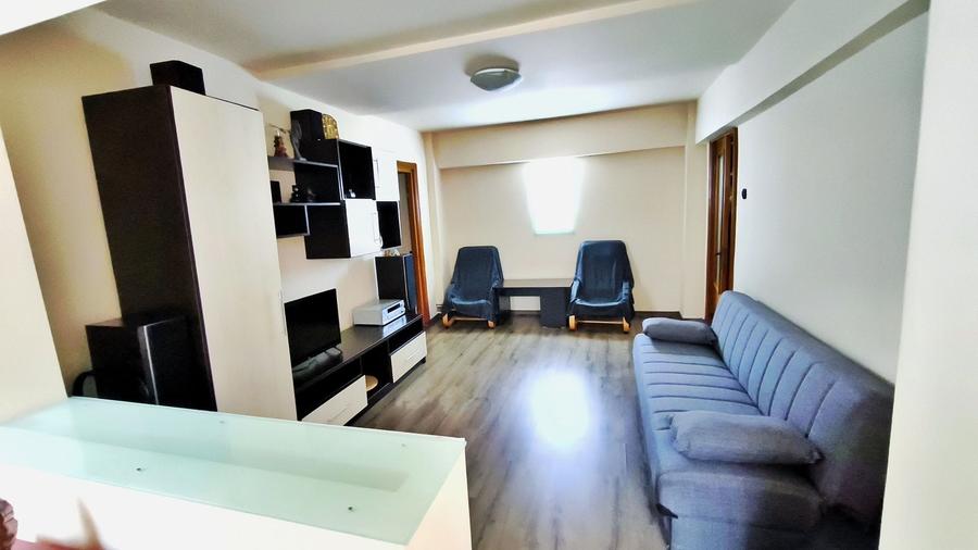 Apartament cu 3 camere semidecomandat în Central