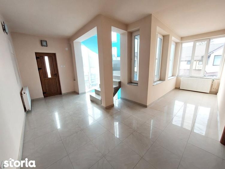 Casă cu 5 camere cu Teren 361 Mp în Micro 5