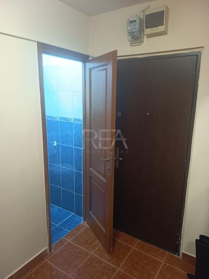 Apartament cu 4 camere decomandat, mobilat în Berceni