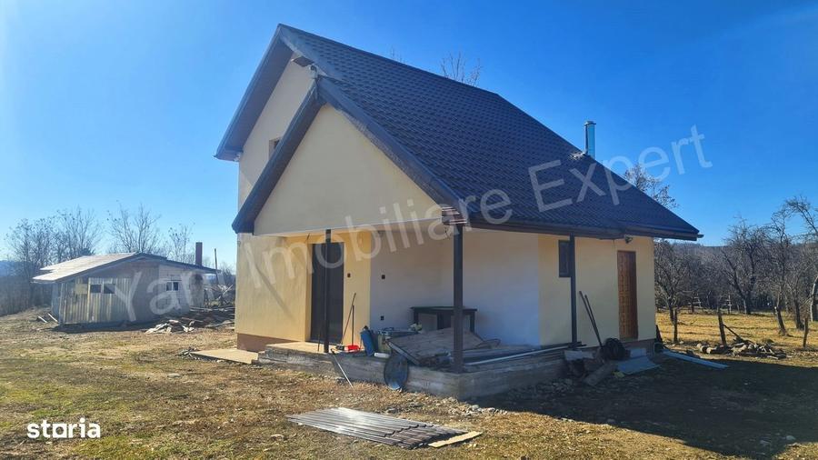 Casă cu 3 camere în Stănești