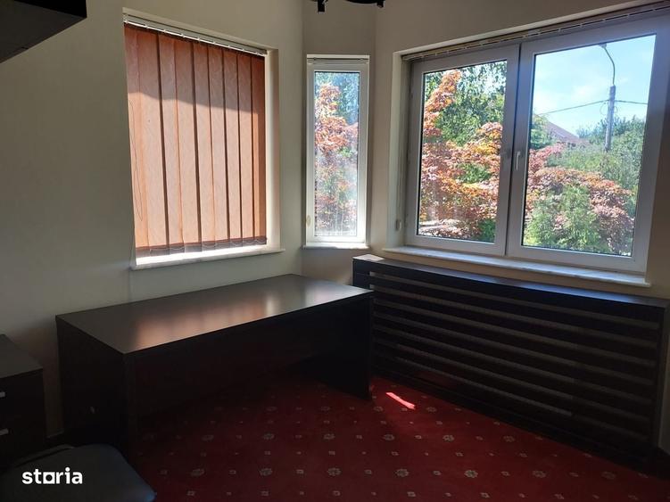 Casă cu 4 camere decomandat în Central