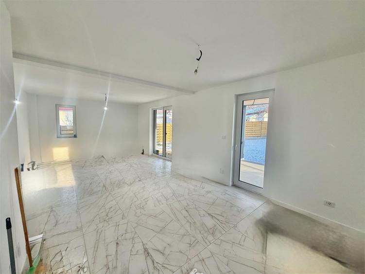 Casă cu 4 camere decomandat cu Teren 600 Mp în Uricani