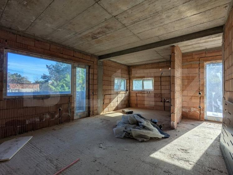 Apartament cu 4 camere decomandat în Între Lacuri