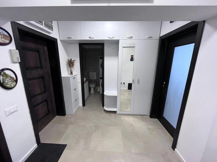 Apartament cu 3 camere decomandat în Răcădău
