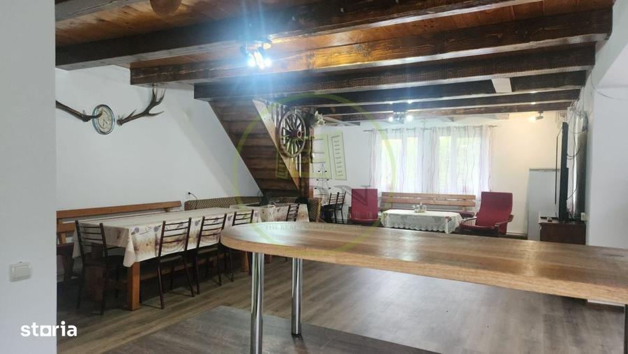 Casă cu 4 camere cu Teren 500 Mp în Central