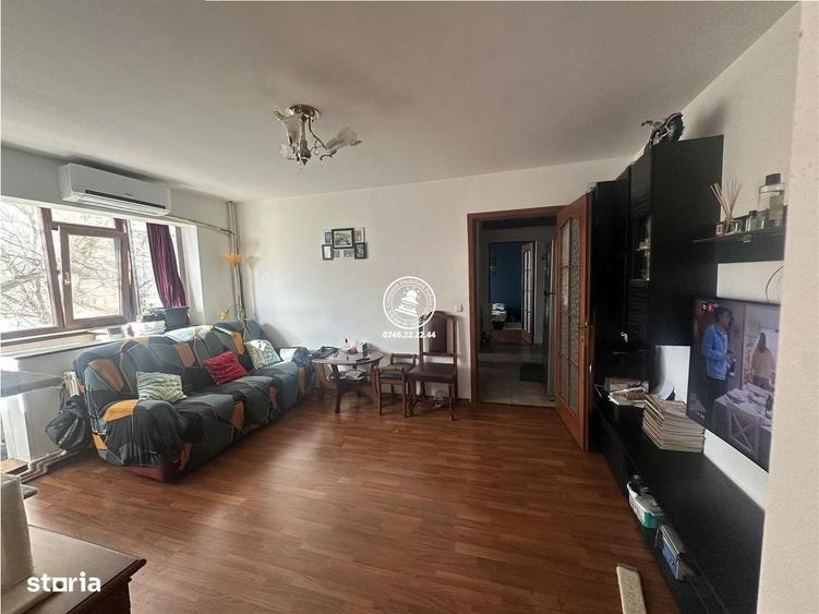 Apartament cu 3 camere semidecomandat în Tătărași