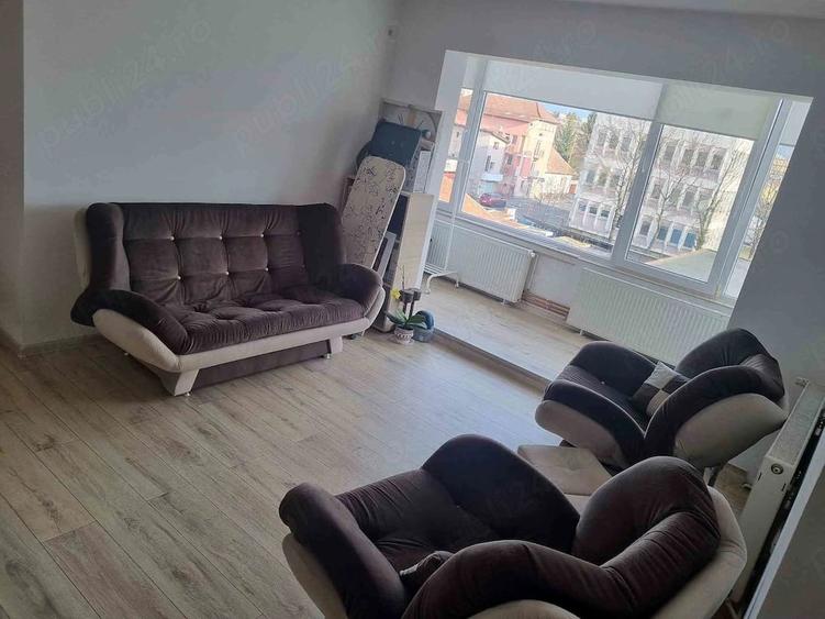 Apartament cu 2 camere semidecomandat în Județean