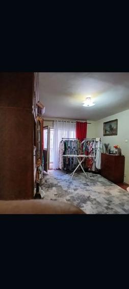Apartament cu 3 camere semidecomandat în Veteranilor