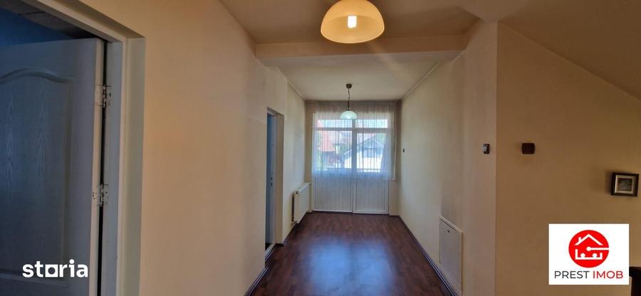 Casă cu 6 camere cu Teren 435 Mp în Central