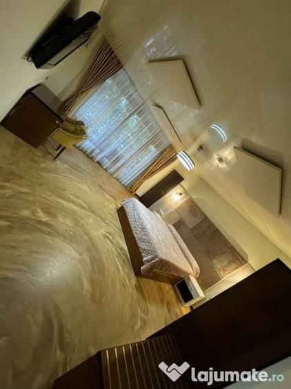 Apartament cu 3 camere semidecomandat, mobilat în Nord