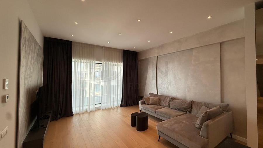 Apartament cu 3 camere semidecomandat, mobilat în Floreasca