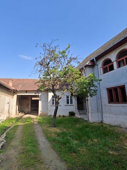 Casă cu 4 camere în Finiș