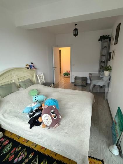 Apartament cu 3 camere decomandat în Tractorul