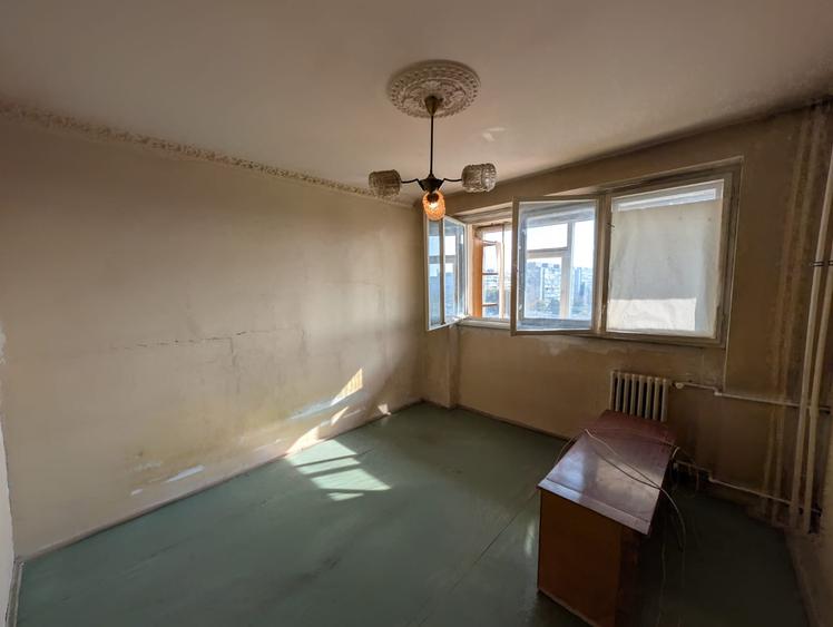 Apartament cu 3 camere decomandat în Drumul Taberei