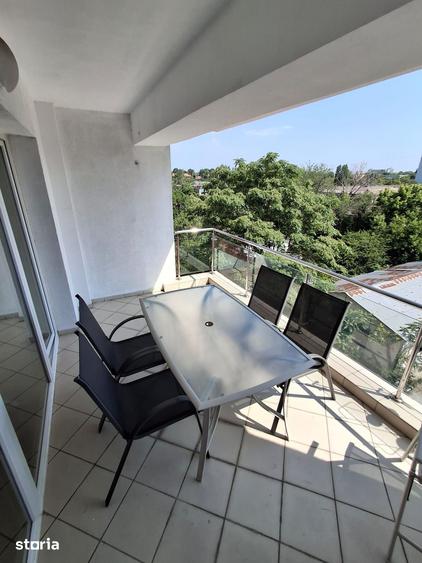 Apartament cu 3 camere decomandat în Pajura