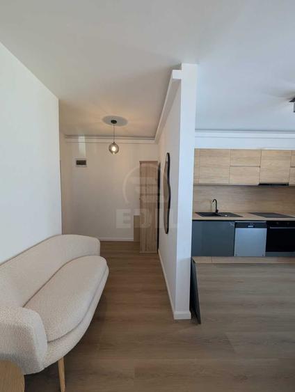 Apartament cu 2 camere semidecomandat în Florești