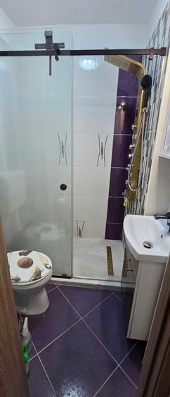 Apartament cu 4 camere decomandat în Runcu