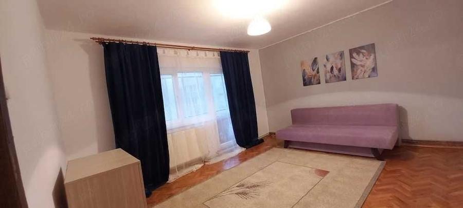 Apartament cu 3 camere decomandat în Complex Studențesc
