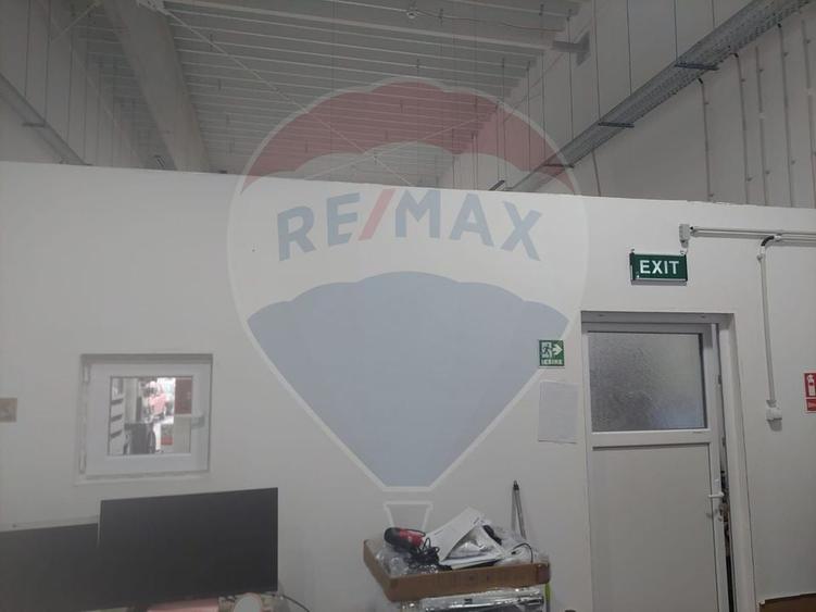 Spațiu comercial, de 89.690002441406 mp, în Nord