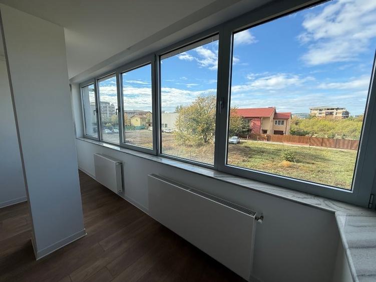 Apartament cu 4 camere decomandat în Băneasa