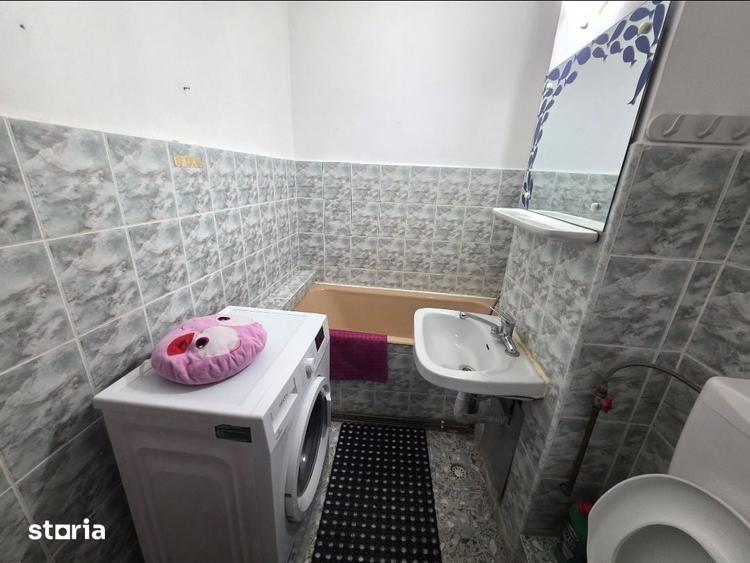 Apartament cu 2 camere decomandat în Tractorul