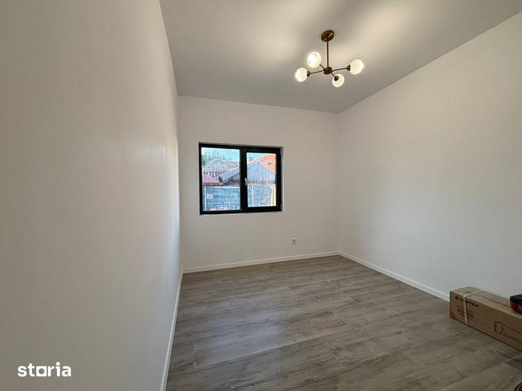 Casă cu 3 camere cu Teren 445 Mp în Zimandu Nou