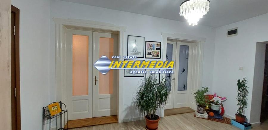 Casă individuală cu 5 camere cu Canalizare în Central