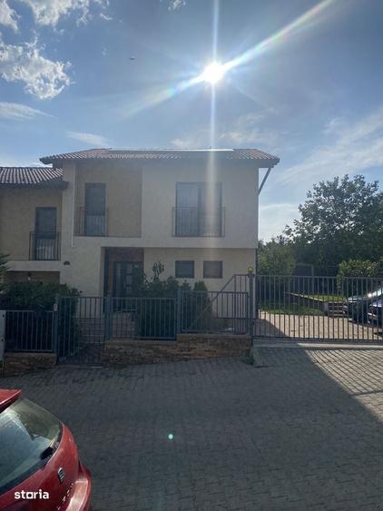 Casă cu 4 camere în Dâmbul Rotund