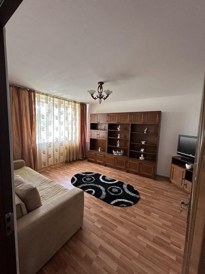 Apartament cu 2 camere decomandat în Calea București