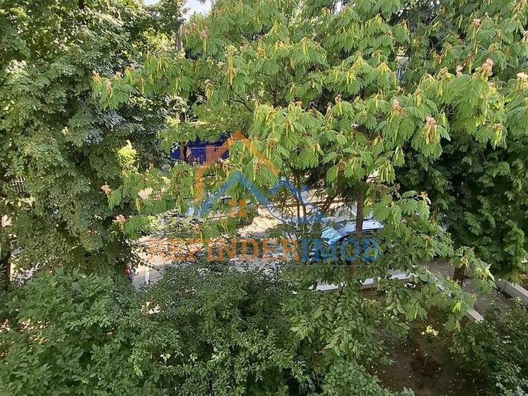 Apartament cu 4 camere decomandat în Berceni