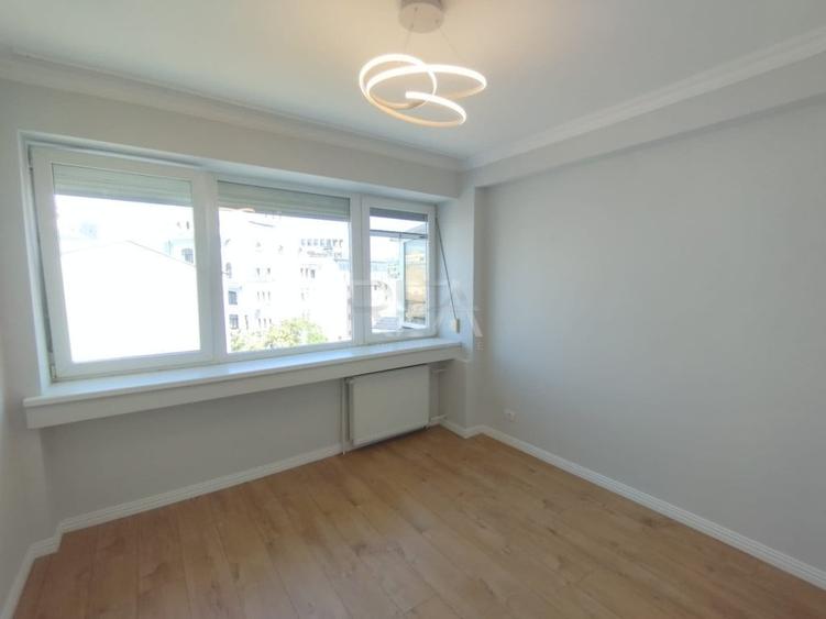 Apartament cu 3 camere decomandat în Regina Elisabeta