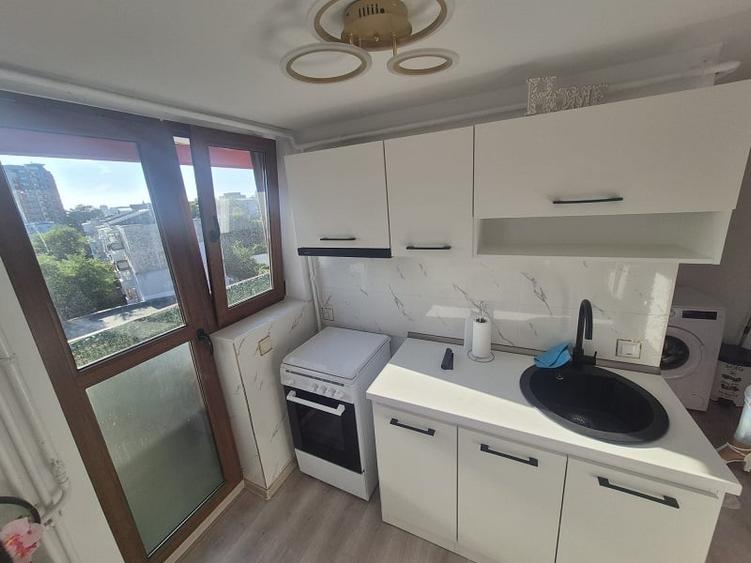 Apartament cu 3 camere decomandat în Metalurgie