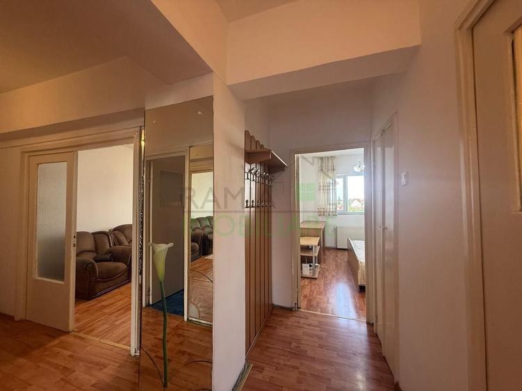 Apartament cu 3 camere decomandat în Astra