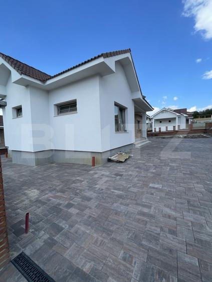 Casă individuală cu 4 camere cu Canalizare în Exterior Est