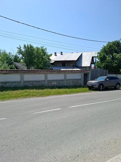 Casă cu 3 camere cu Teren 4300 Mp în Central