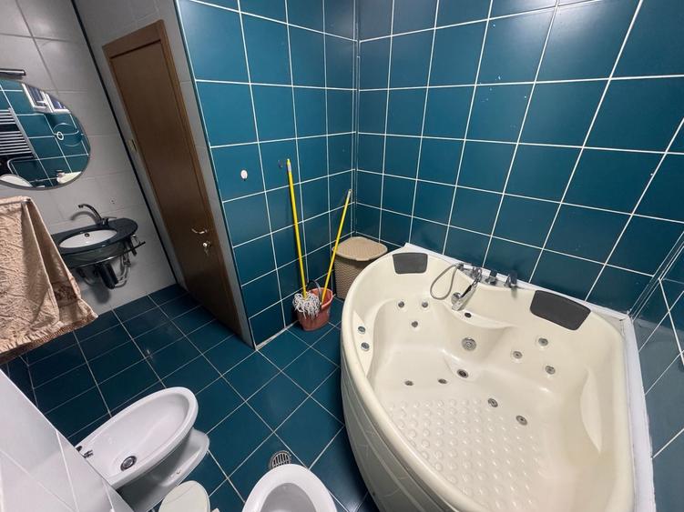 Apartament cu 3 camere decomandat, mobilat în Faleza Nord