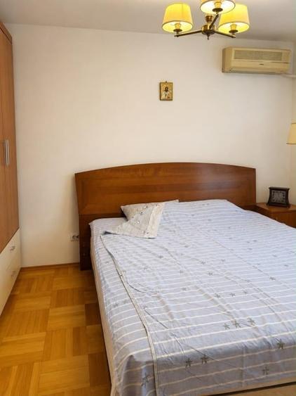 Apartament cu 3 camere semidecomandat în Obor