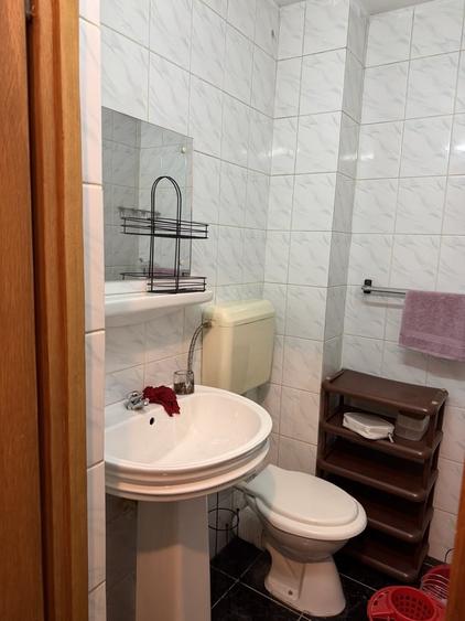 Apartament cu 3 camere semidecomandat în Câmpia Libertății